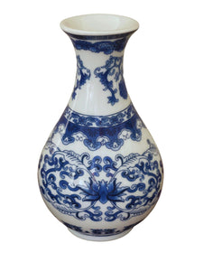 Chinoiserie Blue and White Porcelain Curling Vine Bud Vase, Pear