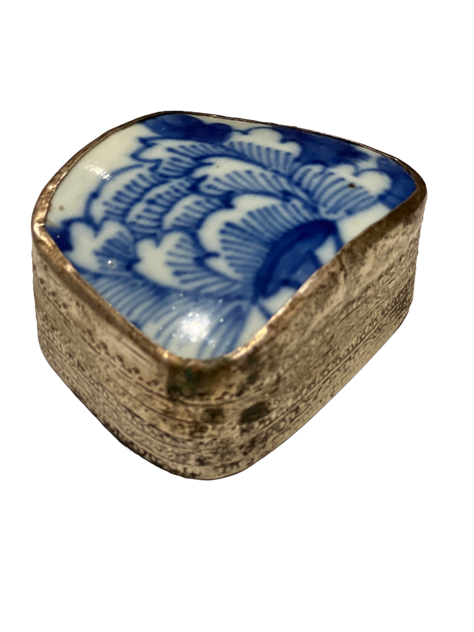 thumbnail image 2 of Birchcroft Porcelain Collectible Thimble - Six Future Royal Heirs Limited Edition Box Set 2 of 9