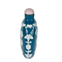 Turquoise Glass with White Overlay Snuff Bottle